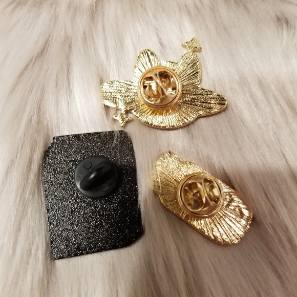 SUNDAY SALE 🖤How to be cute pins set of 3 - Picture 3 of 3